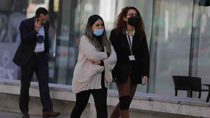 Minsal defiende comunicación de riesgo por mascarillas: Sondeo propio arrojó que no hubo "caída en su uso" en lugares cerrados