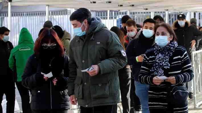 Efecto "bloqueo": Número de rezagados por cuarta dosis cae tras restricción de 1,9 millones de pases de movilidad