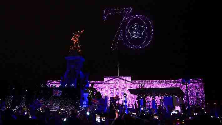 Británicos rinden homenaje a Isabel II con un espectacular concierto de música y color frente a Buckingham