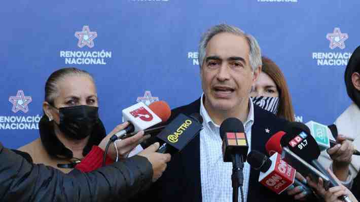 Chahuán llama a mantener "prescindencia" y dice que Jackson está "incidiendo en el voto" tras dichos sobre Constitución