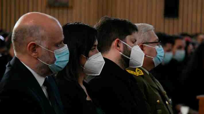 Presidente Boric participa de responso de carabinero muerto en Pedro Aguirre Cerda