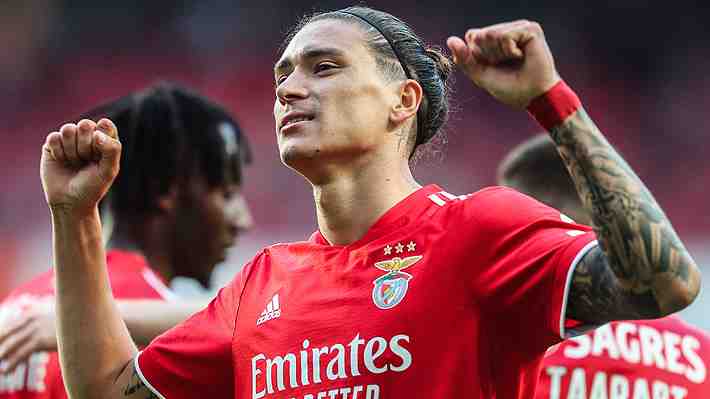 Bombazo en el fútbol europeo: Benfica confirma millonario traspaso de joven goleador uruguayo al Liverpool... Mira las cifras del fichaje