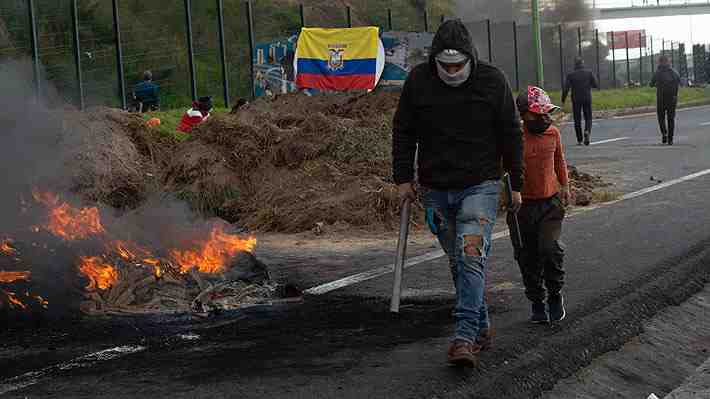 Indígenas de Ecuador mantienen protesta con su líder detenido por vandalismo