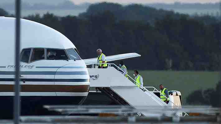 Tribunal Europeo de DD.HH. frena la primera deportación británica de migrantes a Ruanda