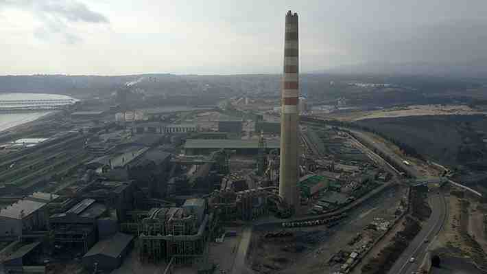 Expertos en salud y trabajadores coinciden en que con cierre de Ventanas "no se termina la contaminación" en la zona