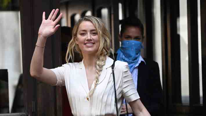 Amber Heard planea escribir un libro sobre ella y Johnny Depp para poder pagar la millonaria indemnización al actor