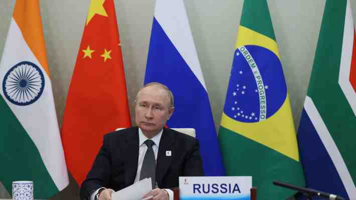 Con Putin y escasas referencias directas a guerra en Ucrania: Crisis económica global fue el foco de la cumbre BRICS