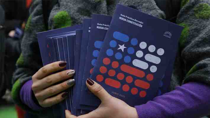 De "contrademocrático" a "todos los apruebo son útiles": El giro en el discurso sobre el "aprobar para reformar"
