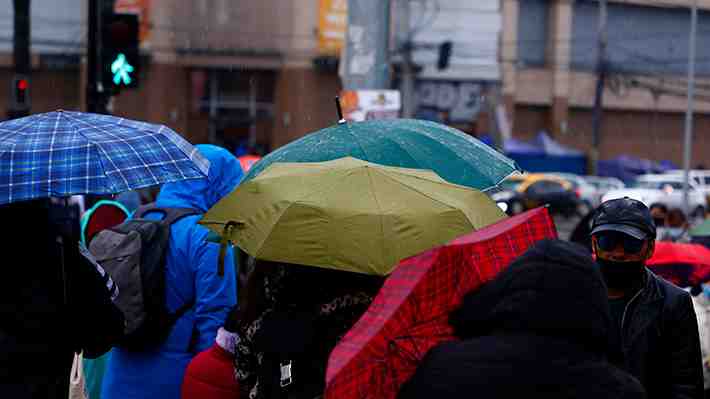 Meteorología anuncia chubascos para todo el día en la RM y advierte nuevo sistema frontal desde el miércoles