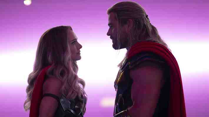 Chris Hemsworth dejó de comer carne durante el rodaje de "Thor" para besar Natalie Portman, que es vegana