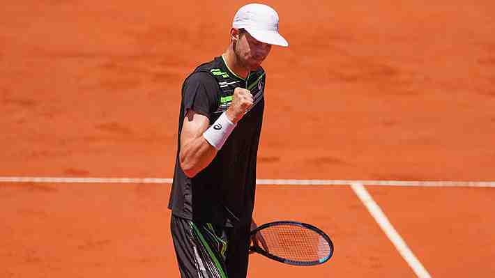 Jarry metió 37 aces y remontó un partidazo de tres tie breaks ante Monteiro para avanzar en Gstaad