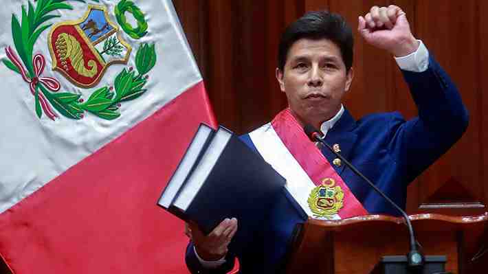 Pedro Castillo acusa una campaña para destituirlo, aunque admite haber cometido "errores en algunas designaciones"
