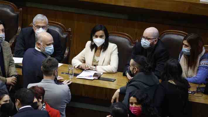Los polémicos dichos de Siches que obligaron a suspender la votación: "Parece que algunos se pegaron en la cabeza"
