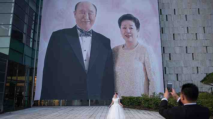 Cómo el asesinato de Shinzo Abe ha dejado en evidencia el poder de la secta Moon en Japón