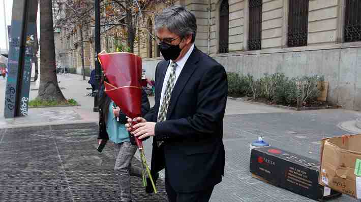 Marcel aborda críticas por comprar flores a vendedor informal: "Estaría dispuesto a devolverlas"
