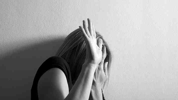 Más de 10 mil aprehensiones por VIF en 2022: Doce comunas de la RM concentran el 53% de las detenciones totales del país