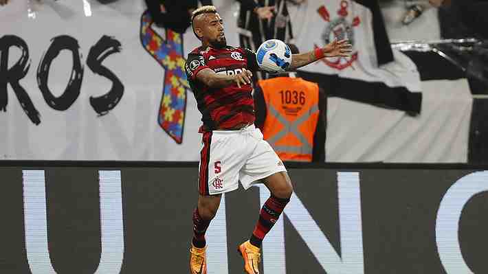 "En Champions pelearía con todos": El orgullo de Vidal por el Flamengo y el gesto con los hinchas por el que lo elogiaron en Brasil