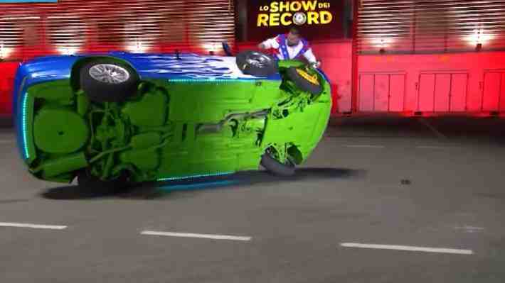¡Increíble! Cambian el neumático de un BMW Serie 3 E46 en movimiento