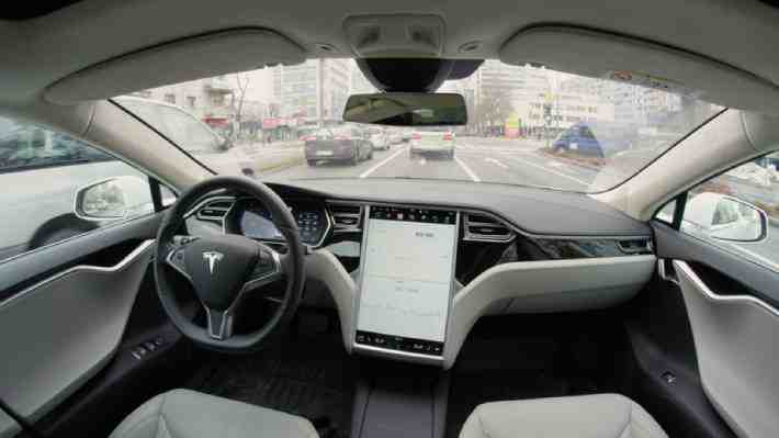 Un regulador del estado de California acusa a Tesla de engañar a los consumidores
