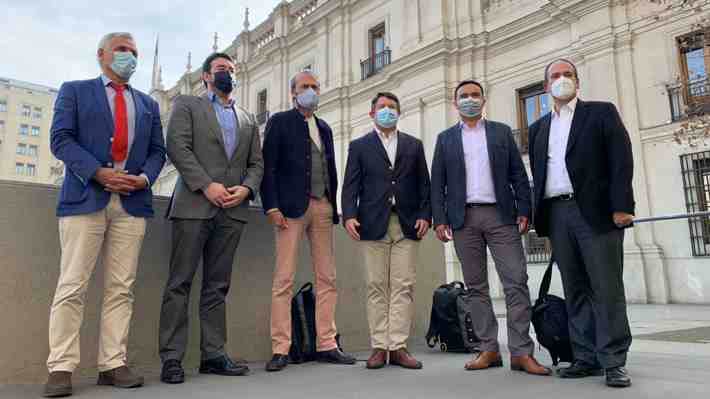 Más recursos, traspaso de competencias y descentralización: El petitorio que los gobernadores regionales harán hoy a Boric