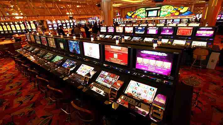 Tres grupos concentran el 73% de licencias de casinos: Radiografía a la industria bajo sospecha de la FNE