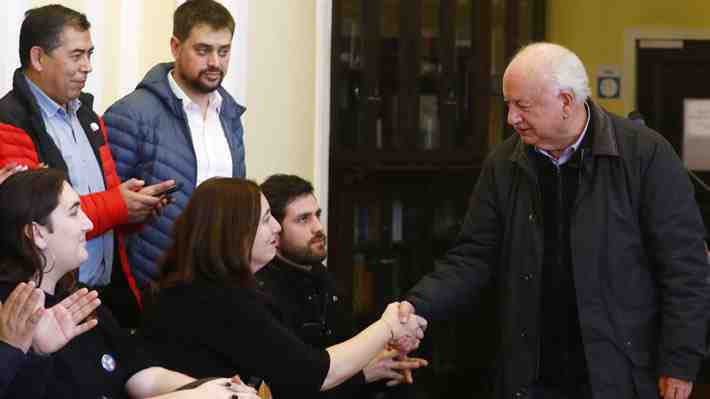 Teillier (PC) y acuerdo oficialista: "No podemos garantizar que vamos a hacer estas cosas,  tendrá que haber debate popular"