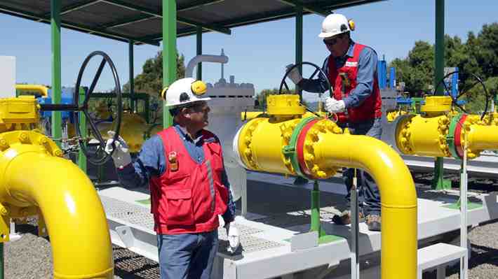 ENAP firma acuerdo con YPF para importar crudo desde Argentina y exportar al mundo a través del Pacífico