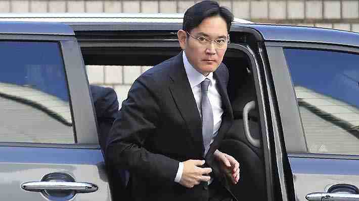 Heredero de Samsung recibe indulto presidencial para que ayude a "superar la crisis económica"