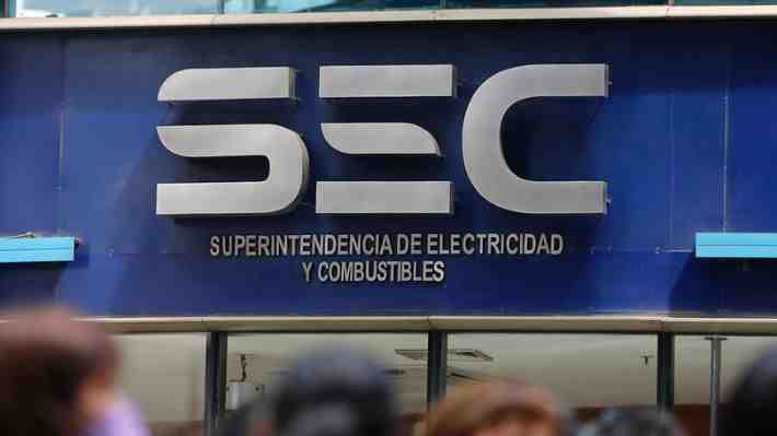 SEC informa que más de 16 mil personas se encuentran sin luz en la RM tras sistema frontal