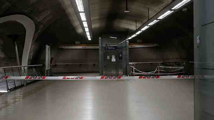 Metro advierte que falla se extenderá: "Vemos difícil que se pueda recuperar el servicio antes del mediodía"