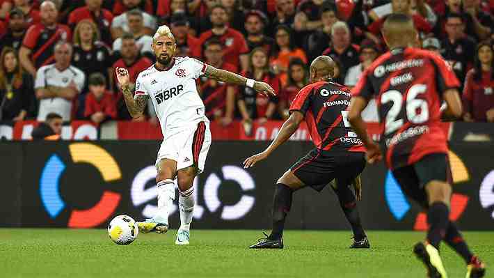 "Maestro", "por encima del nivel sudamericano":  Su DT, el Flamengo y la prensa llenan de halagos a Vidal en Brasil