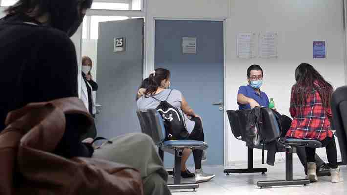 Crisis de isapres: Médicos están optando por el pago íntegro de las consultas y que pacientes pidan el reembolso