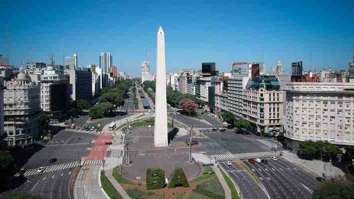 Argentinos han retirado más de US$1.000 millones en cuentas bancarias en medio de agitación política