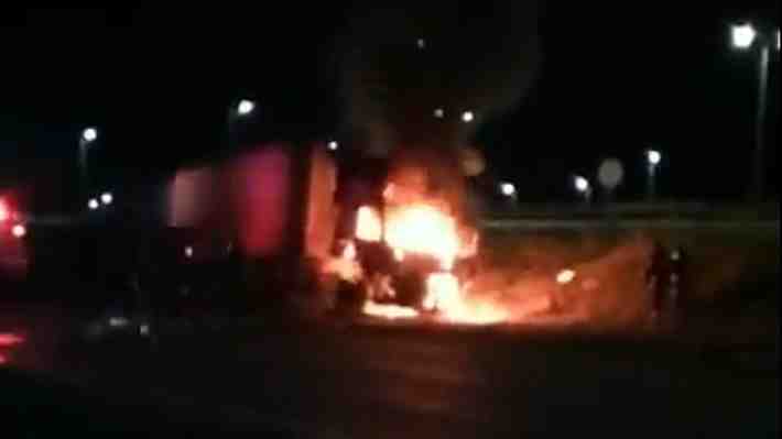 Detención de Llaitul: Se reportan nuevos ataques incendiarios en Mulchén y camiones evitan continuar por Ruta 5