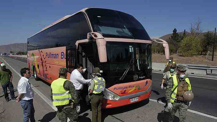 Empresa de buses suspende servicio y camiones evitan Ruta 5: Los efectos de la noche de violencia en la Macrozona Sur