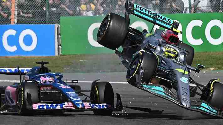 "¡Qué idiota!" Polémica entre Alonso y Hamilton en la F-1 por choque que sacó al británico de carrera... Revisa el momento