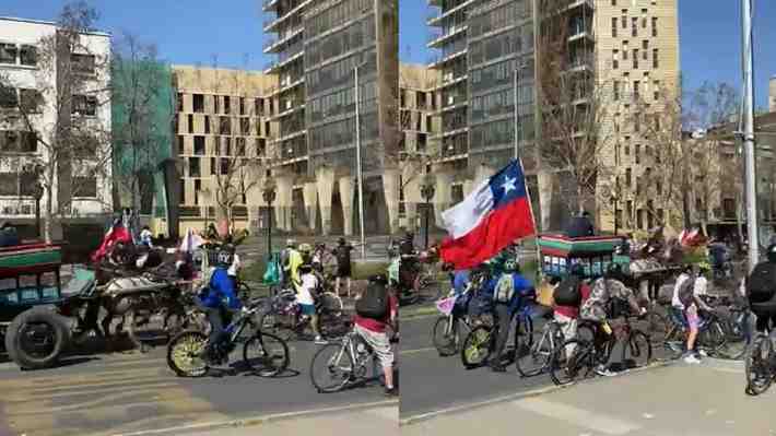 Manifestaciones por el Apruebo y Rechazo termina con incidentes: Carretonero atropelló a ciclistas en la Alameda