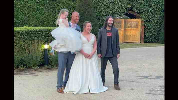 Hombre se encontró con Keanu Reeves en un bar, lo invitó a su boda y el actor tuvo un gesto inesperado