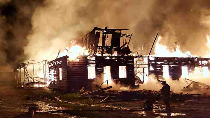 Amputan pierna a uno de los heridos a bala en ataque incendiario de Contulmo