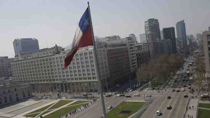 Bloomberg y freno de la economía chilena: "Siente la resaca tras la fiesta del consumo"
