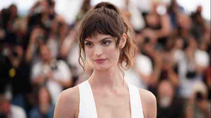 Actriz y modelo Charlbi Dean fallece a los 32 años producto de una repentina enfermedad
