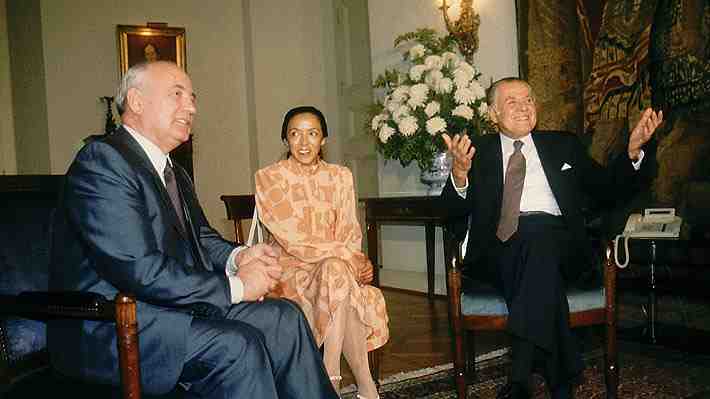 Mijail Gorbachov y Chile: Su visita en 1992 y la última entrevista que dio a un medio nacional