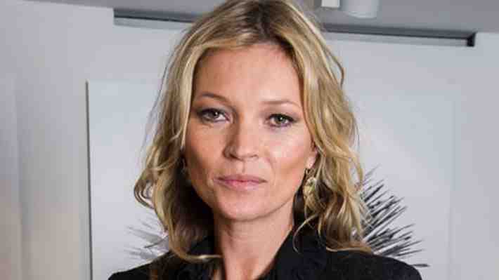 Kate Moss intenta reinventarse como guía del bienestar y lanza línea "cósmica" de cosméticos y accesorios