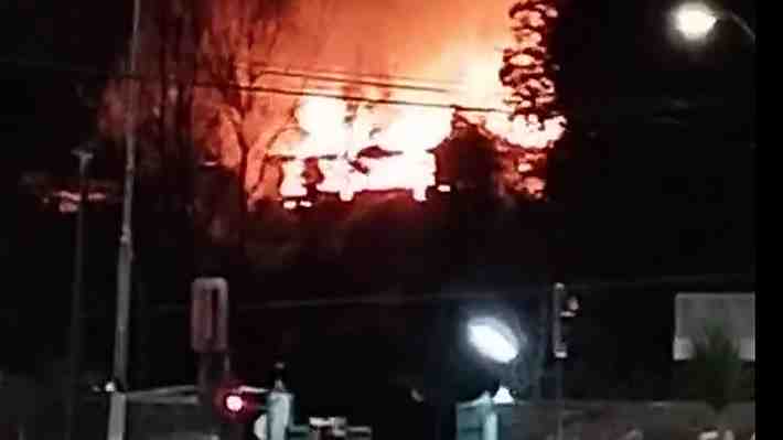 Reportan incendio en bodega cercana a hospital psiquiátrico El Peral de Puente Alto