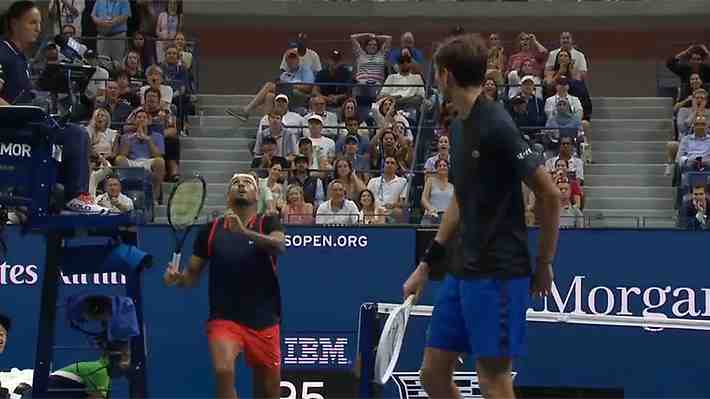 "El punto más surrealista que se recuerde", "Esto fue raro": Mira la locura de Kyrgios ante Medvedev... Cruzó la red para volear