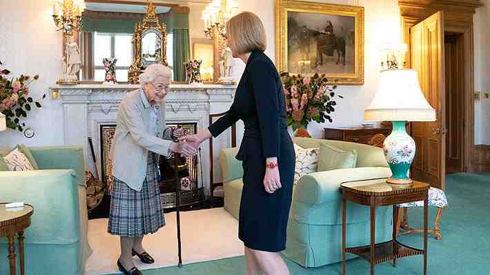 Liz Truss asume como Primera Ministra de Reino Unido tras reunirse con Isabel II