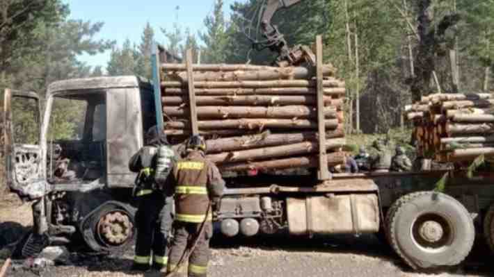 Encapuchados armados queman camión en Lumaco: Agredieron a conductor e hicieron disparos al aire