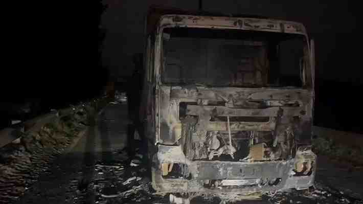 Segundo ataque incendiario en La Araucanía en menos de 24 horas: Encapuchados quemaron dos camiones en Traiguén