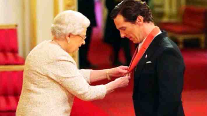De Eric Clapton a Benedict Cumberbatch: Los artistas británicos que fueron nombrados caballeros por Isabel II