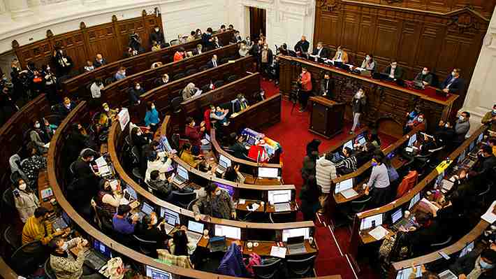 Cadem: Aprobación del Presidente Boric (33%) cae cinco puntos una semana después del Plebiscito